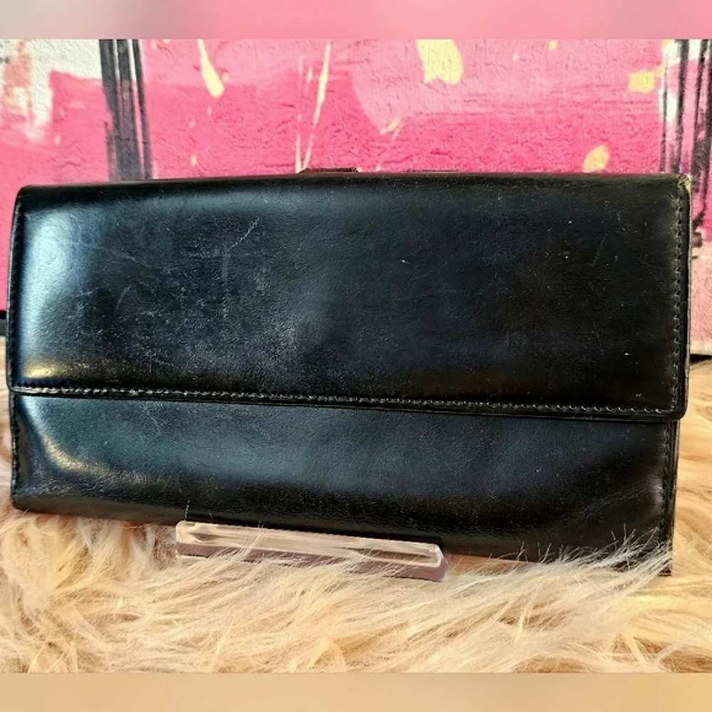 🇮🇹 GUCCI Long Wallet Vintage Bi-Fold: Black Leather & Silver Detailing 🖤
